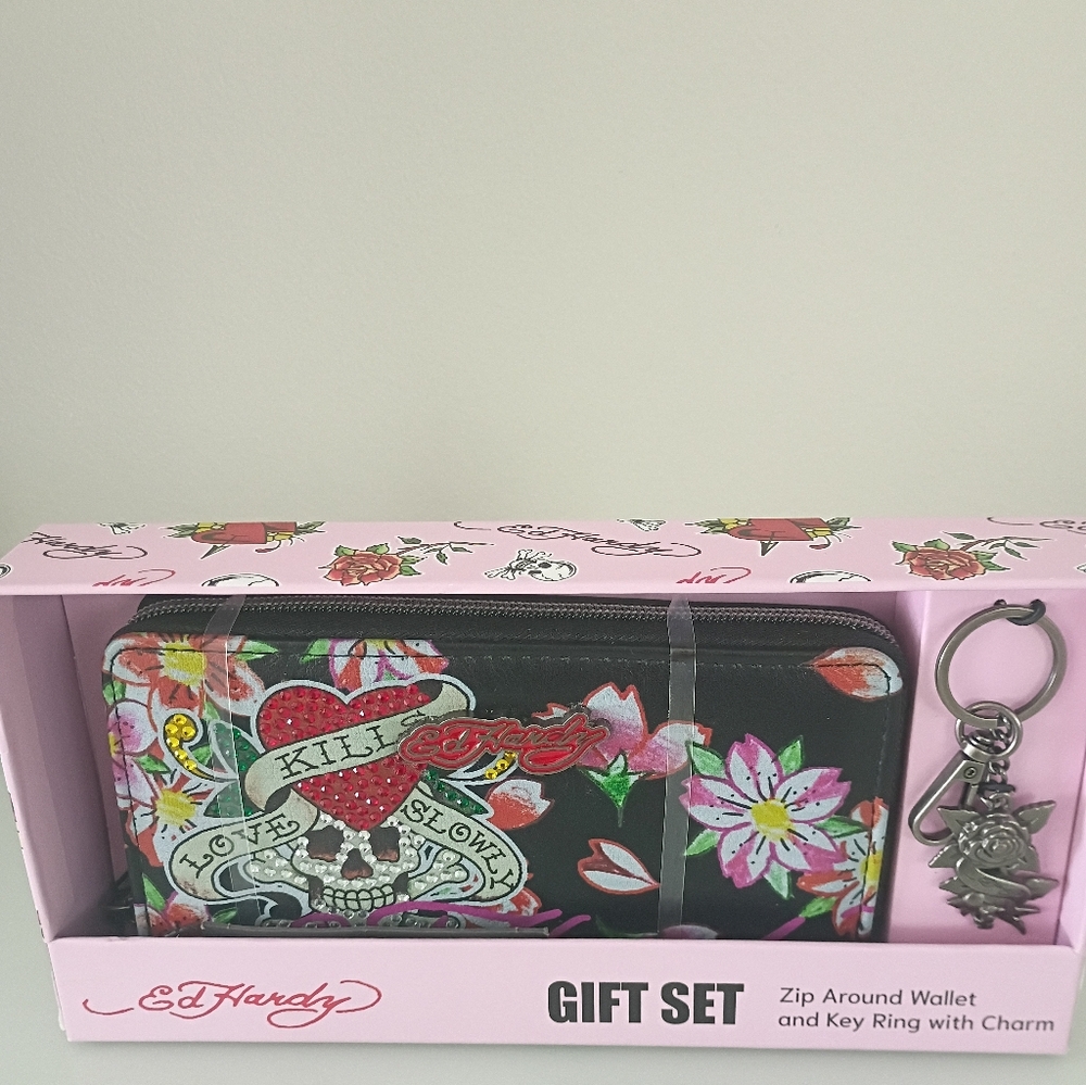 New Ed Hardy Ringtone Floral Zip Wallet Set